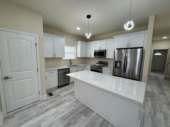 Building Photo - Be the first to live in this 3 bed/3.5 bath home across from Meharry Medical- great location with...