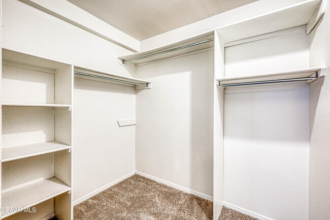 Building Photo - 3008 Gaston Dr