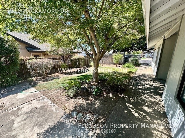 Building Photo - 1916 Hackamore Dr