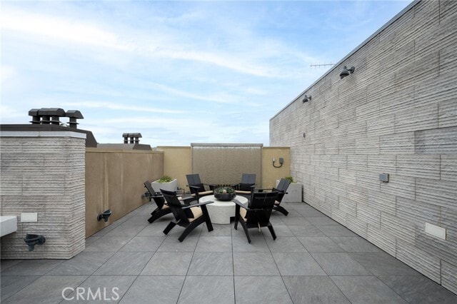 Building Photo - 709 E Walnut St