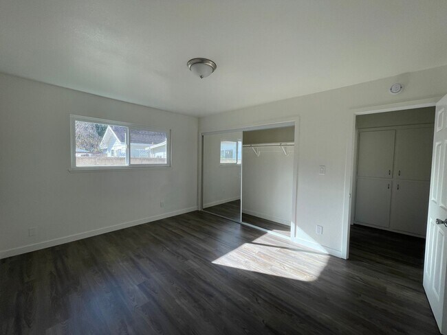 Building Photo - G43100E - Placement Only