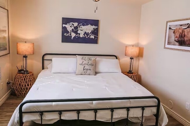 Building Photo - 521 N 12th Ave