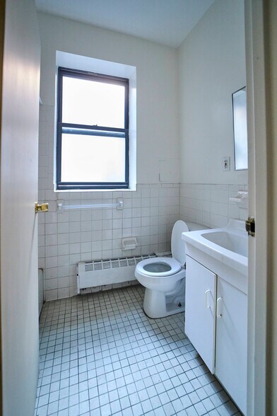 Building Photo - 248 Madison St