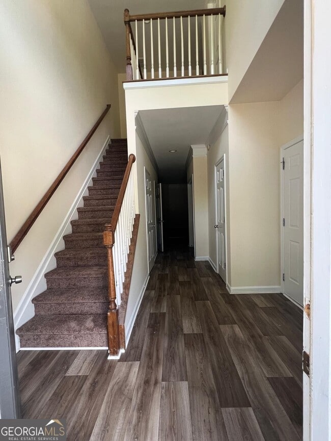 Building Photo - 5080 Lower Elm St