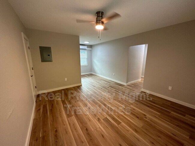 Building Photo - 1211 N Osceola Ave