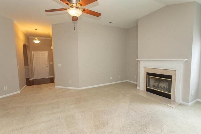 Building Photo - 384 Esher Ct