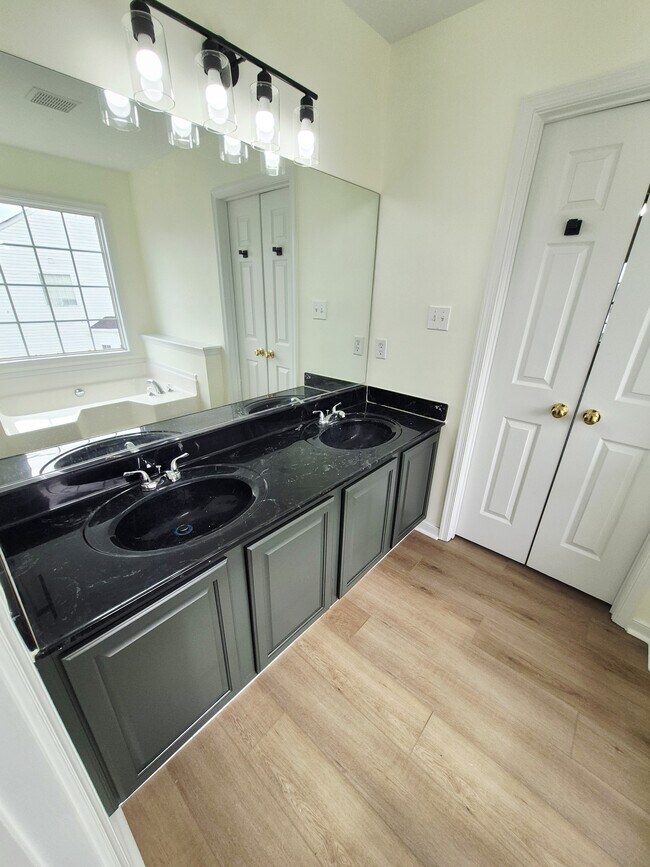 Building Photo - 7221 Oakmere Ct