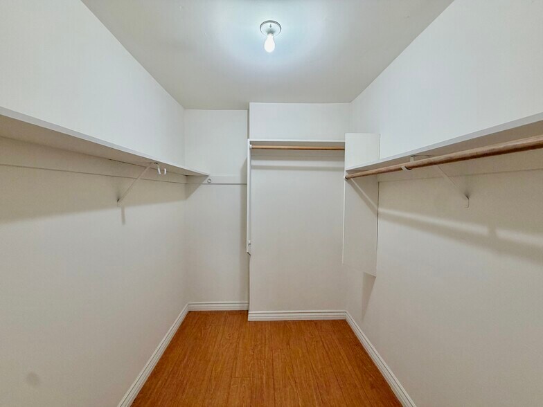 Primary Closet - 14141 Dickens St