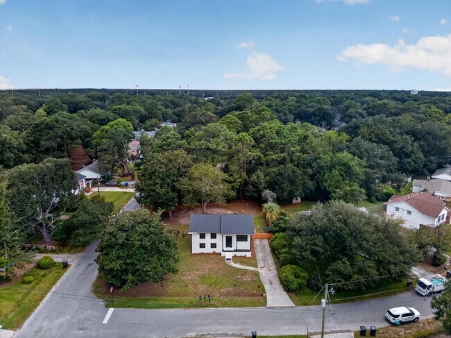 Building Photo - 1411 Westway Dr
