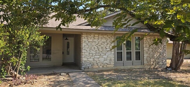 Building Photo - 2104 Village Way Dr