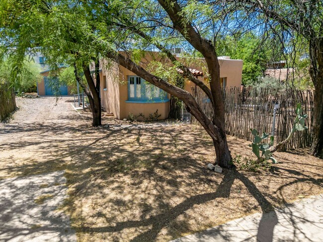 Building Photo - Charming historic home in central Tucson