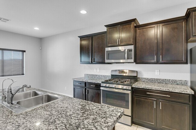 Building Photo - Great Southwest Home