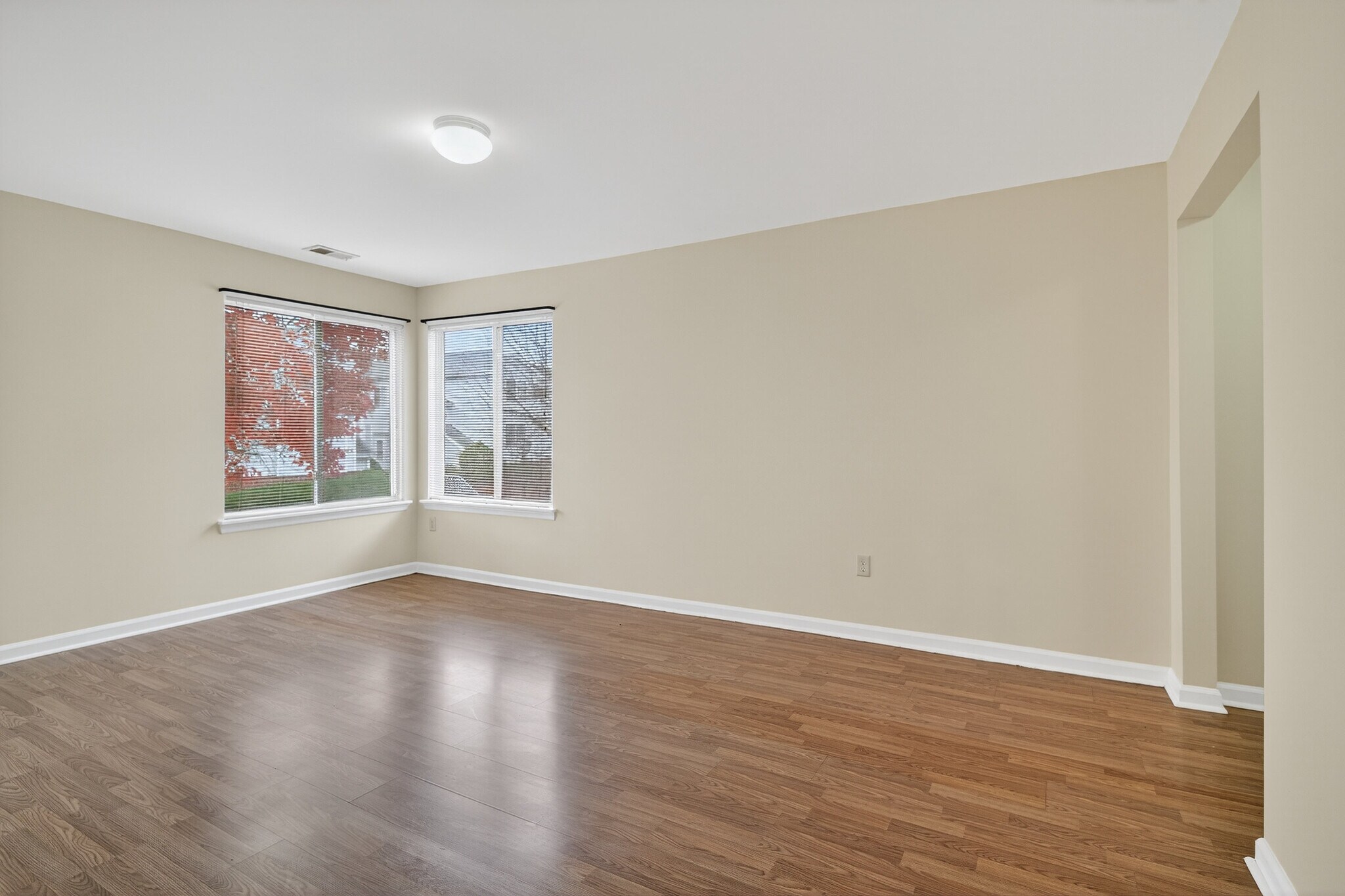 Building Photo - 802 Jesse Way