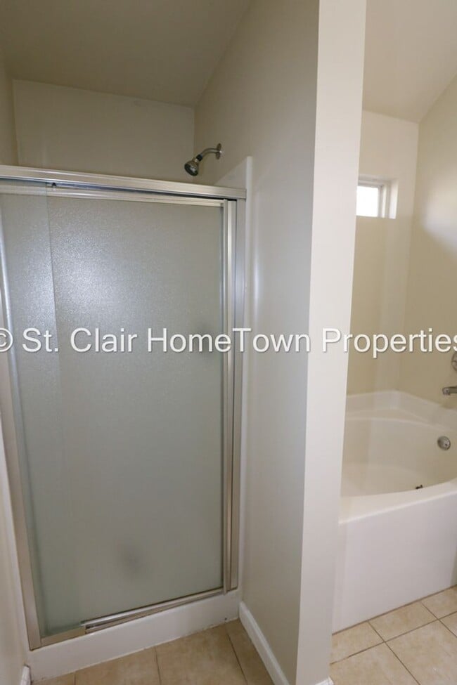 Building Photo - Family Home in Fox Hollow