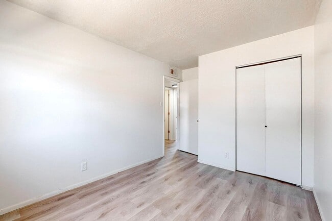 Building Photo - Cozy 3 Bedroom 1.5 Bathroom In NW Albuquer...