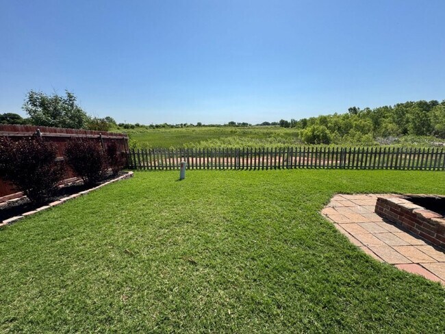 Building Photo - 3 bed, 2 bath, 2 car storm shelter in Yuko...