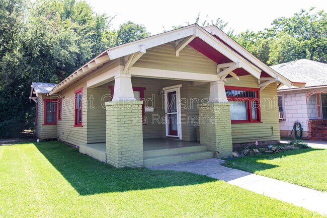 Building Photo - 116 NW 29th St