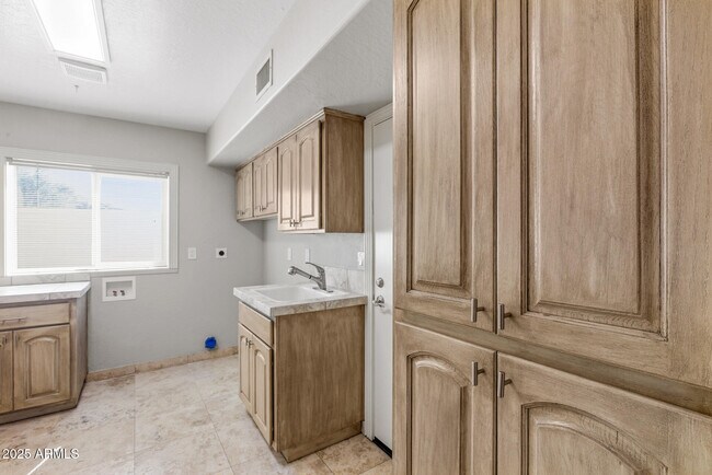 Building Photo - 15912 Centipede Dr