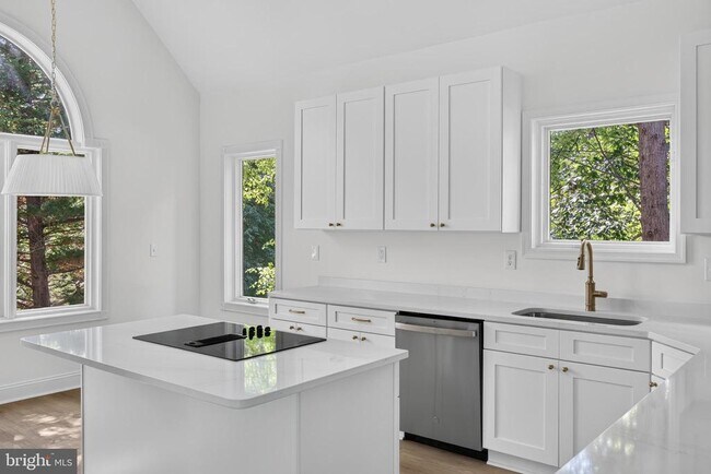 Building Photo - 221 Spring Race Ct