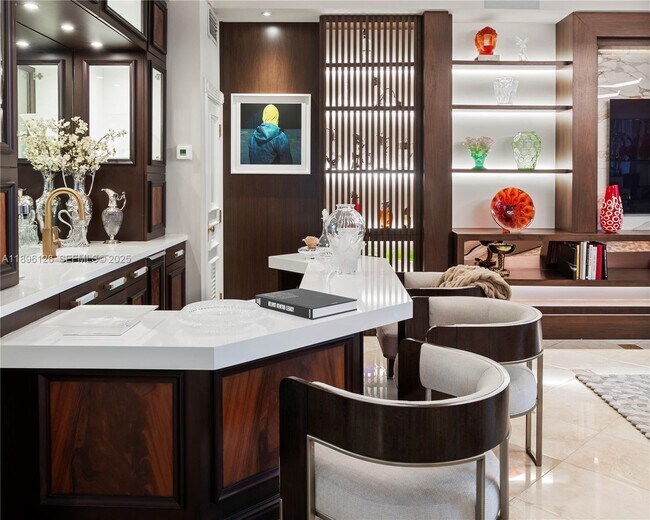 Building Photo - 5801 Pine Tree Dr