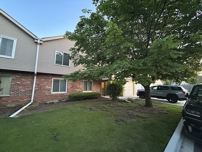 Primary Photo - 7030 Park Ln Ct