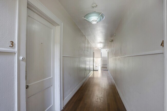 Building Photo - 808 Sul Ross St