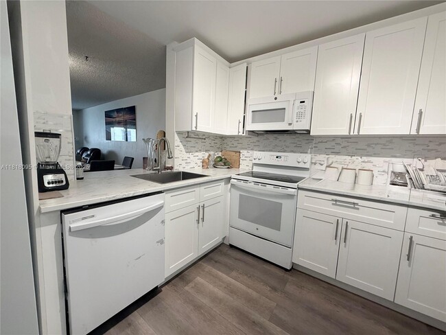 Building Photo - 1800 SW 81st Ave