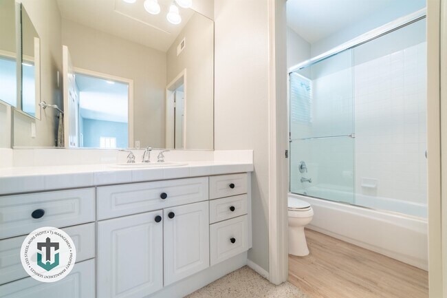 Building Photo - 15804 Caminito Cantaras