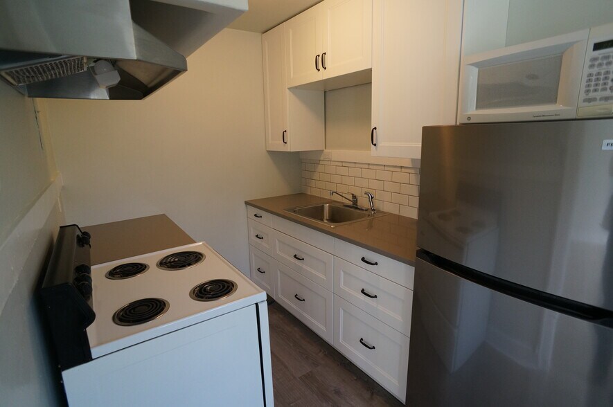 Building Photo - 766 Belmont Ave E