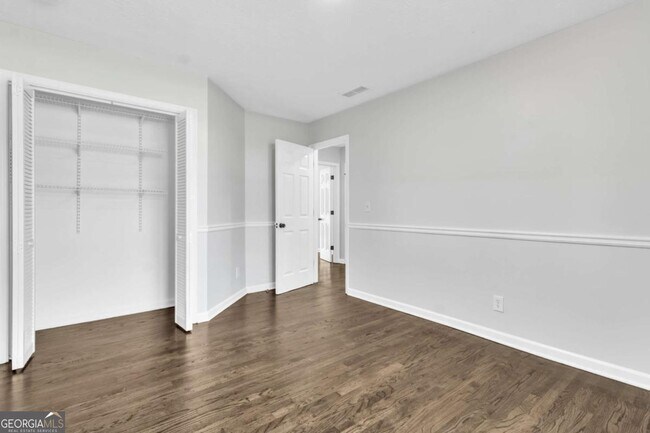 Building Photo - 250 Meadow View Dr