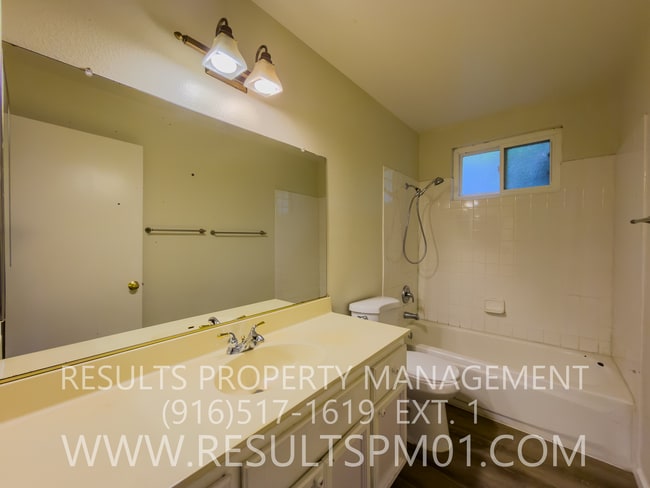 Building Photo - 3 Bedroom | 2 Bathroom Home – Available Now