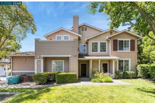 Building Photo - Two Bedroom/Two Bathroom Condo Available i...