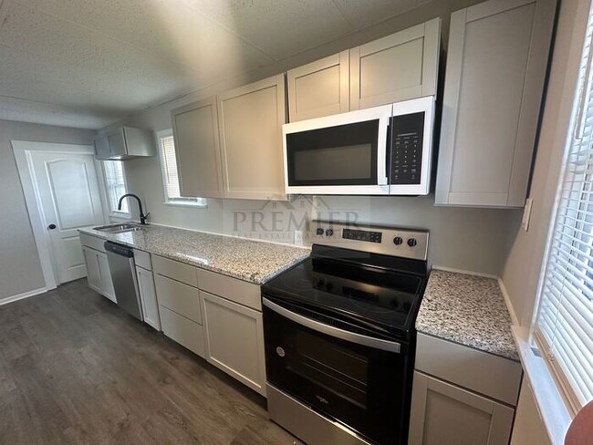 Building Photo - 304 E Monroe St Buckner MO 64016 - 4 bed/ ...