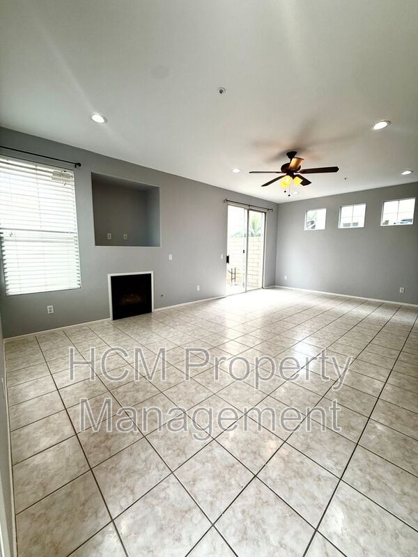 Building Photo - 301 N Navarette Pl