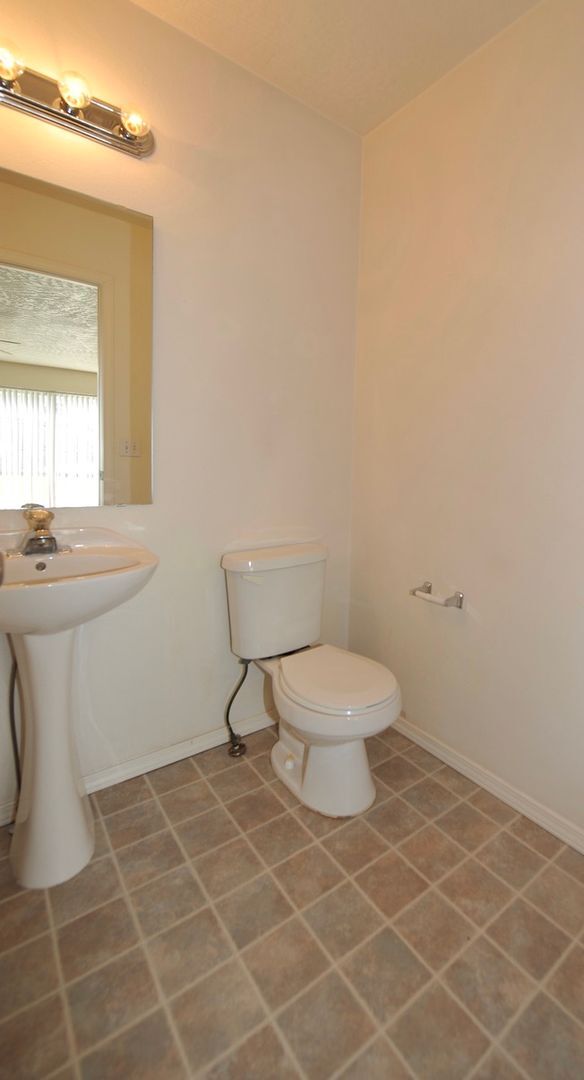 Building Photo - Broadmoore Community, 4 bed 2.5 bath