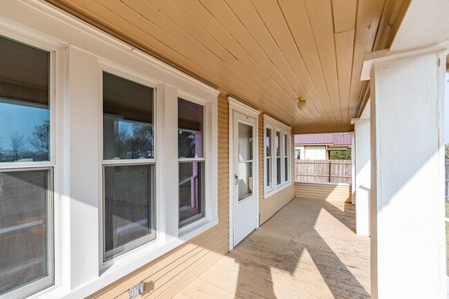 Building Photo - 2 Bedroom Cottage for Lease