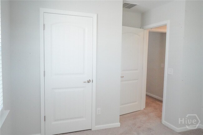 Building Photo - 142 Brookline Dr