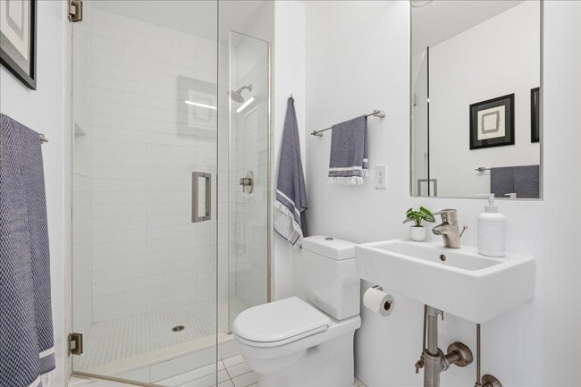 Building Photo - 937 Condos - South Facing 2 bed/2 bath w/parking/storage/concierge/all utilities except electrici...