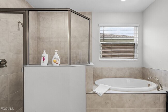 Building Photo - 425 Coral Reef Pl
