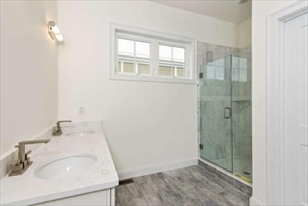 Building Photo - 160 Clark St