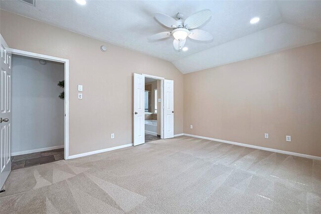 Building Photo - 2819 Lakecrest Way Dr
