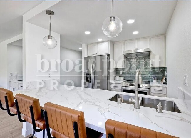 Building Photo - 2507 Navarra Dr