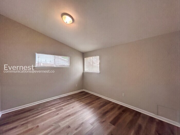 Building Photo - 8694 Yorktown Dr