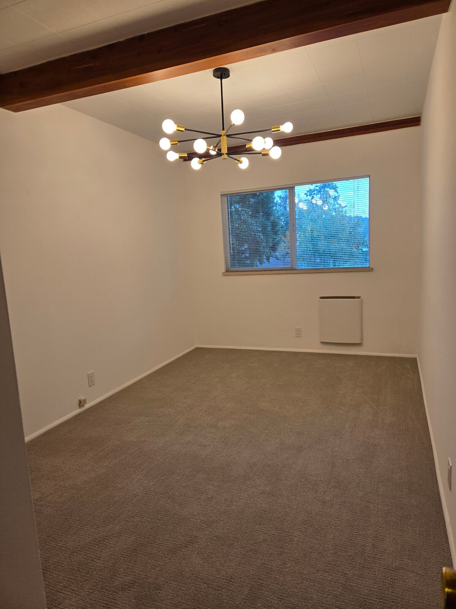 Building Photo - 465 Winslow Way E
