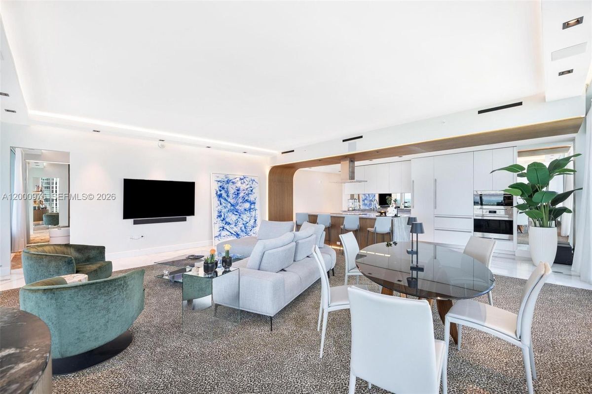 Building Photo - 700 NE 26th Terrace