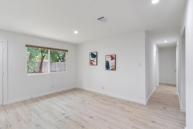 Building Photo - 7811 Croftwood Dr