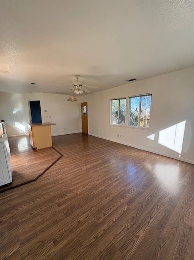 Building Photo - Beautiful 1bd/1ba