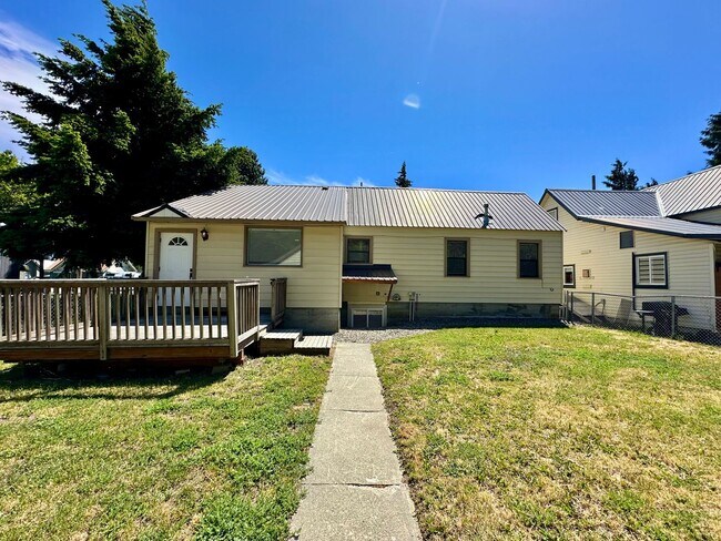 Building Photo - Come Experience the Charm of Cle Elum