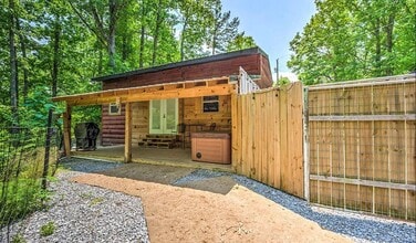 Building Photo - Old Mountain Road 3568-3570