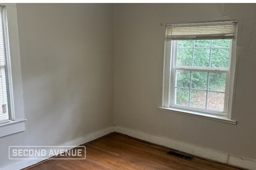 Building Photo - 808 7th Ave